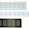 Aluminium luchtrooster 50x6 cm: ventilatieroosters met rijen langwerpige sleuven, op de foto in aluminium, wit en donkerbruin