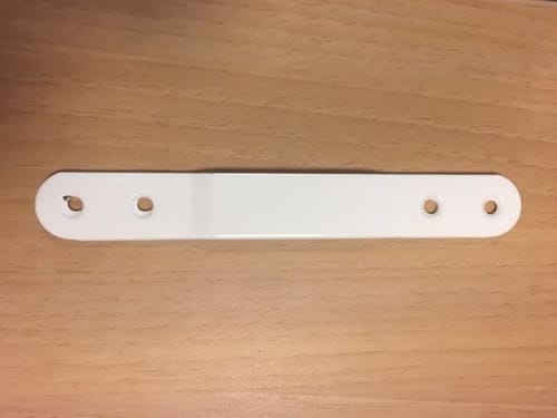 deurverbinderwit- keukenrepareren.nl Deurverbinder metaal 150 mm: witgelakte metalen strip met vier schroefgaten