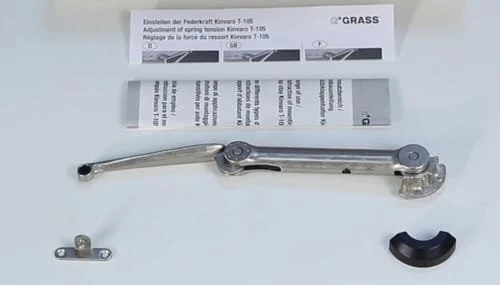 Schaarstuk metaal liftbeslag RECHTS Kinvaro T-105 Kinvaro schaarstuk metaal T-105 rechts: metalen schaararm met Grass-instructiekaart, bevestigingsplaatje en zwarte afdekkap