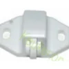 Snapper kastdeur wit: witte kunststof snapper met rol en een schroefgat aan beide kanten